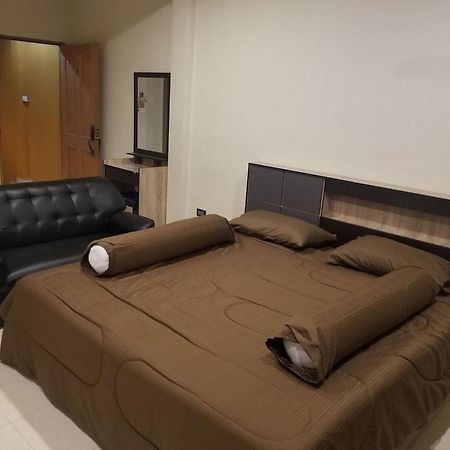 The Main Event Pattaya Bed & Breakfast Ngoại thất bức ảnh