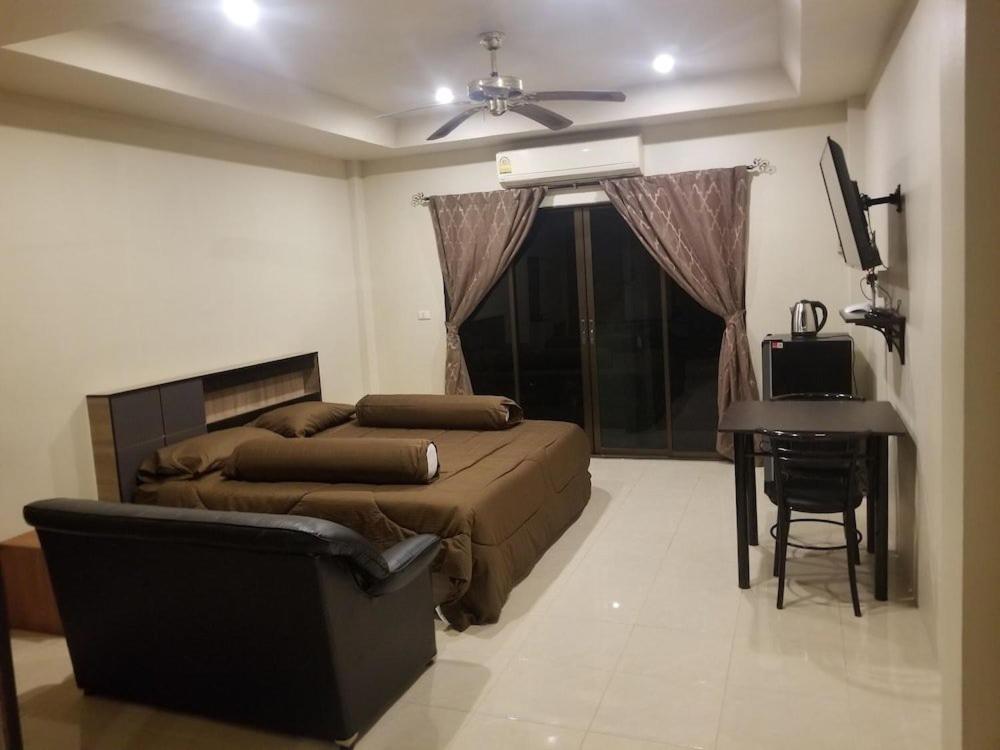 The Main Event Pattaya Bed & Breakfast Ngoại thất bức ảnh