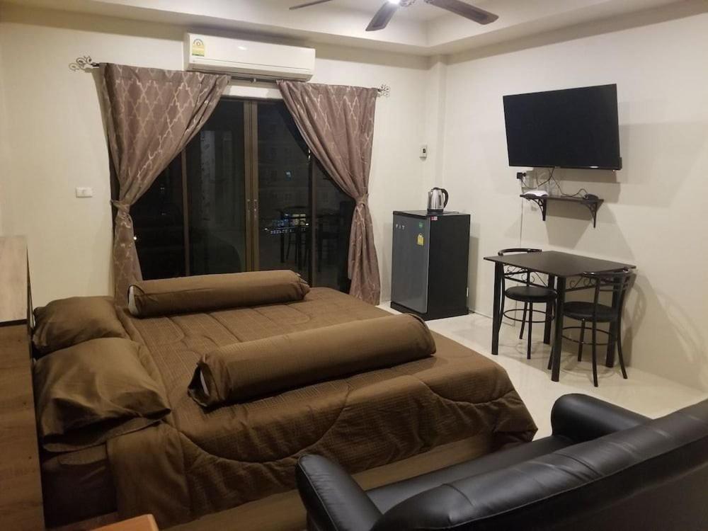 The Main Event Pattaya Bed & Breakfast Ngoại thất bức ảnh